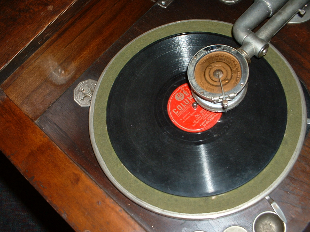 Brunswick phonograph serial numbers